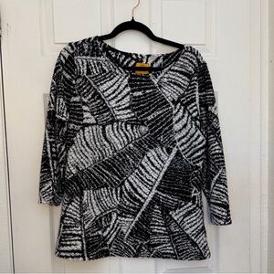 Ruby Rd XL Black & White Textured Abstract Stretch Top ¾ Sleeve